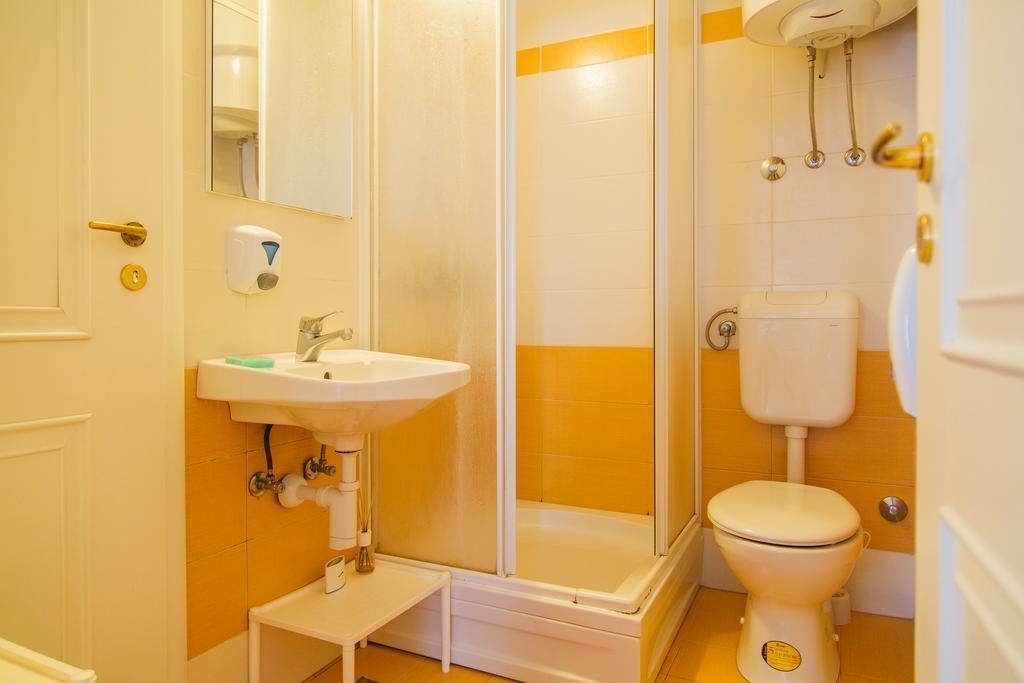 Albergue Cheap Sleep Marinero (Adults Only) Hvar Town Exterior foto